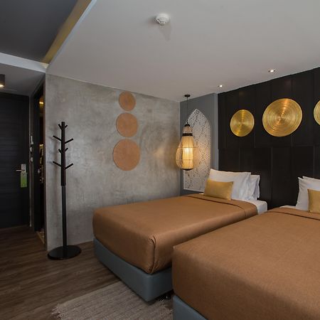 Patong Signature Boutique Hotel Bagian luar foto