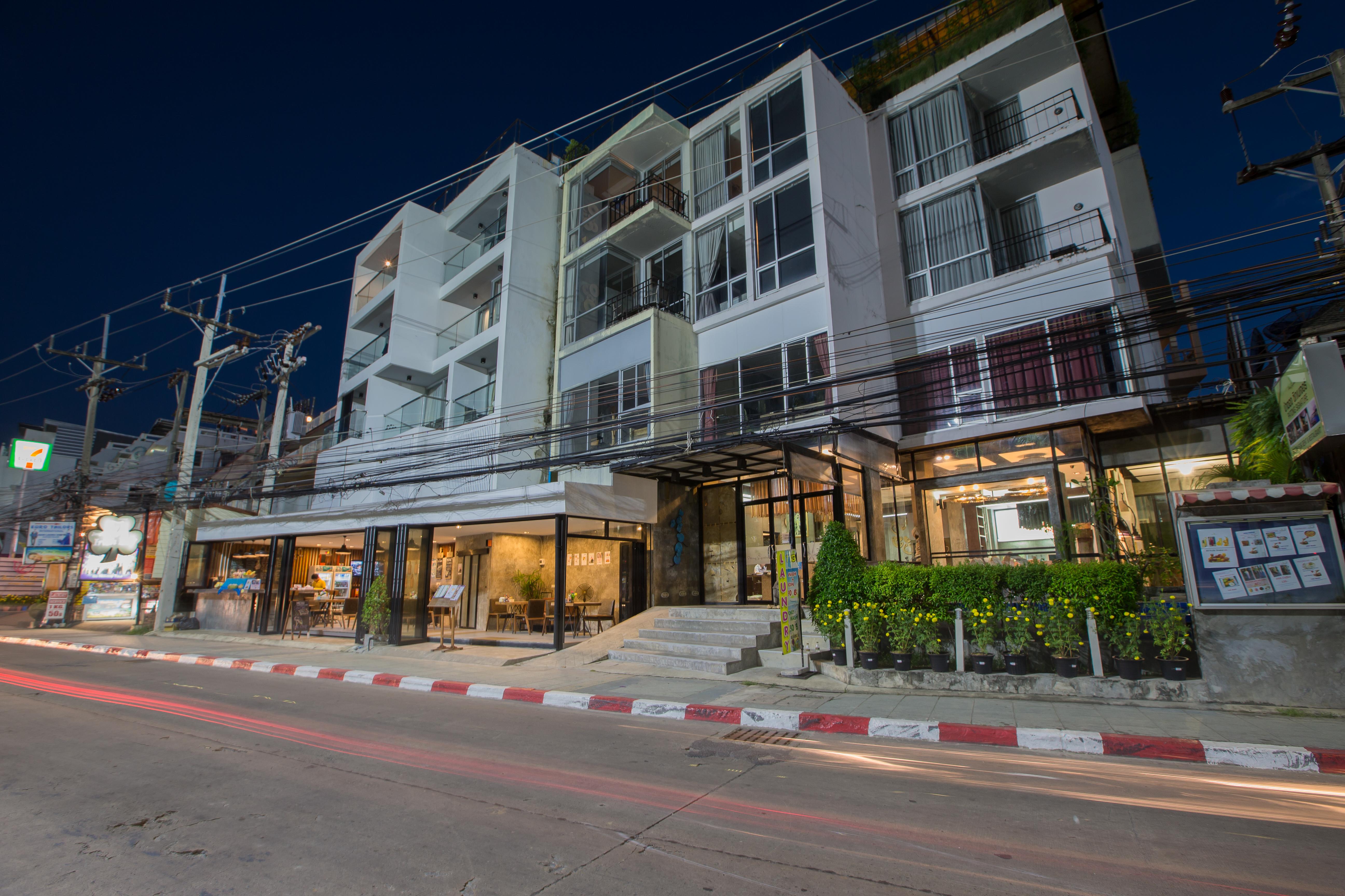 Patong Signature Boutique Hotel Bagian luar foto