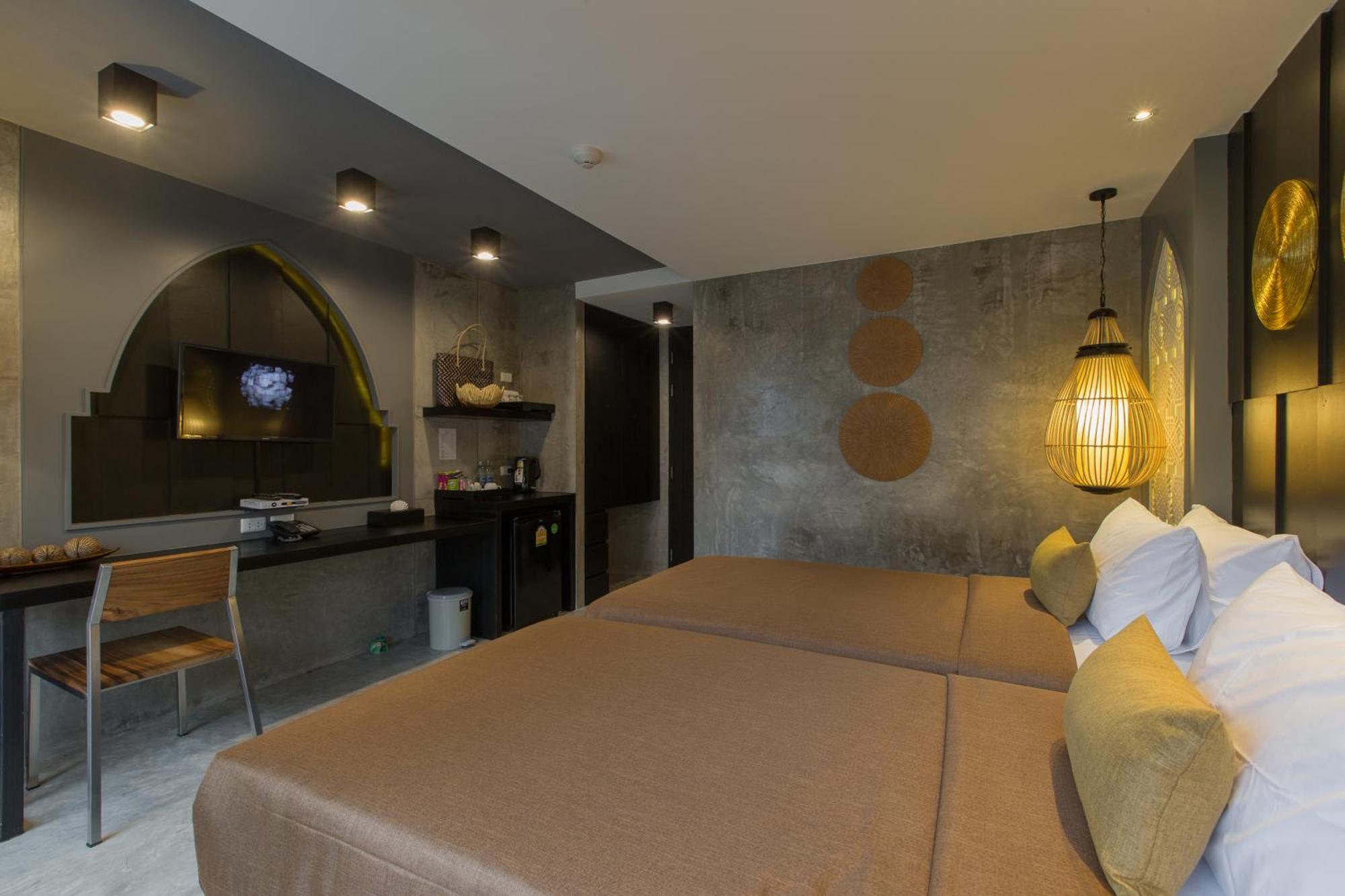 Patong Signature Boutique Hotel Bagian luar foto