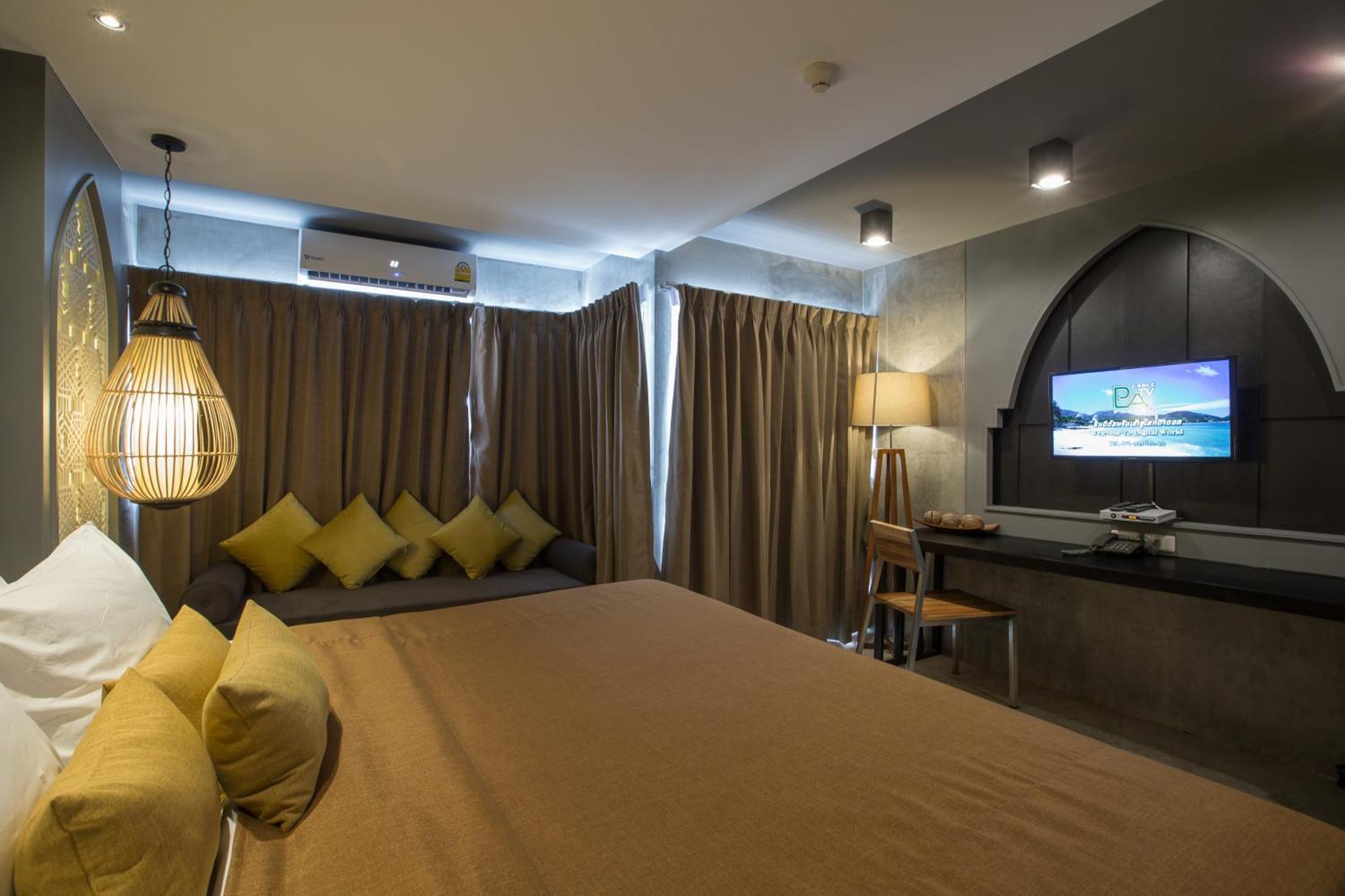 Patong Signature Boutique Hotel Bagian luar foto
